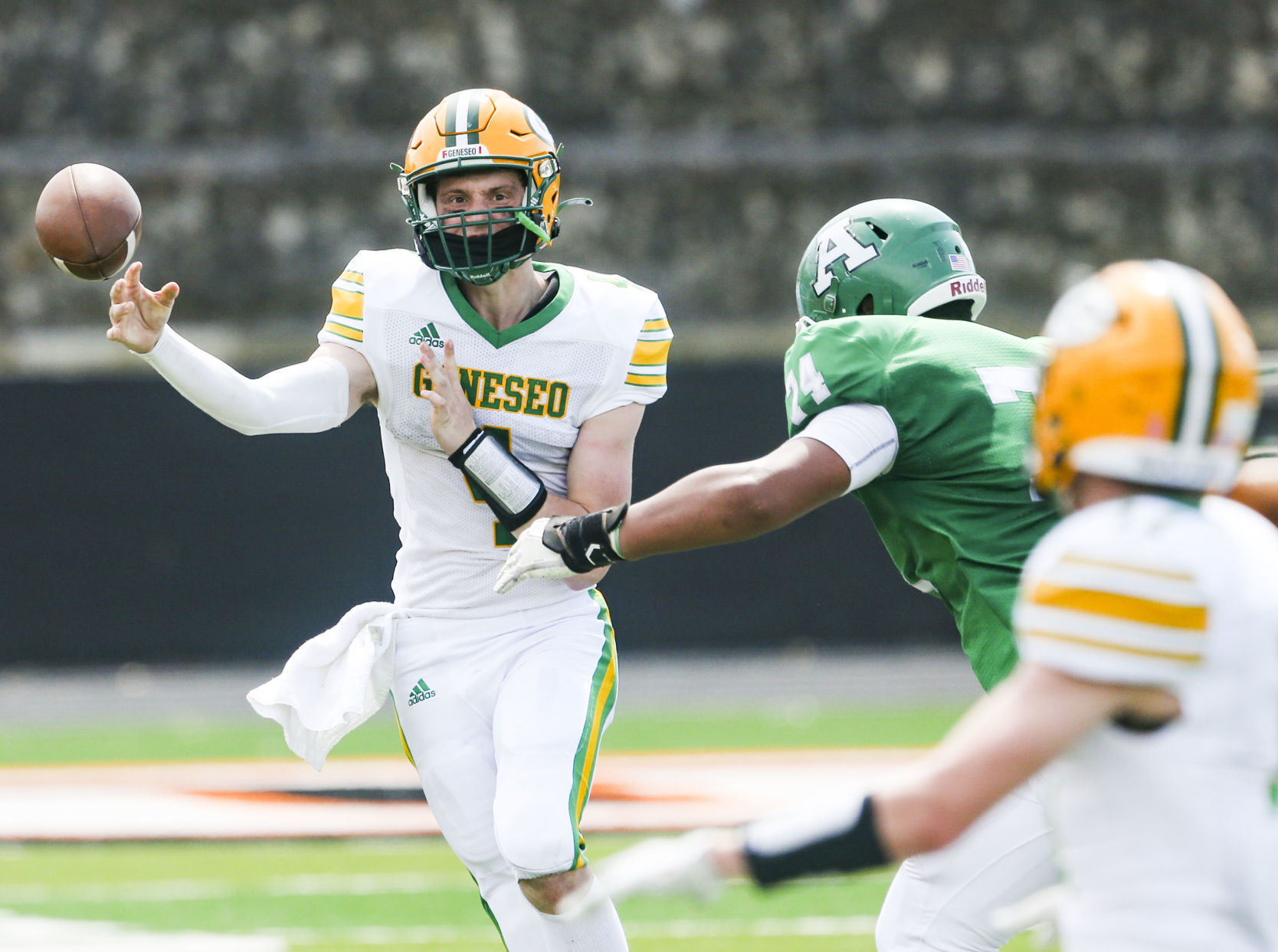 040521-qc-spt-gen-alleman-fball-7.JPG